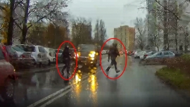 Zielona Góra: Piesi wbiegają na drogę wprost pod nadjeżdżający pojazd! (FILM)
