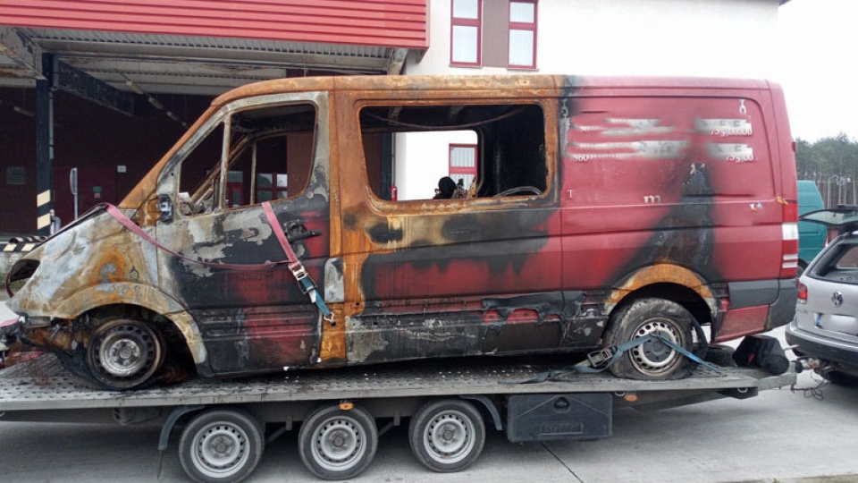 Wiózł spalony wrak z Niemiec. Został zatrzymany na krajowej "12" koło Łęknicy (ZDJĘCIA)