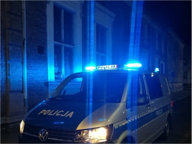 Libacja alkoholowa na dachu biurowca w Zbąszynku. 18-latkowie byli tak pijani, że ściągali ich strażacy