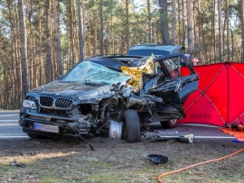 Śmiertelny wypadek pod Nowogrodem. Osobówka wbiła się w ciężarówkę (ZDJĘCIA)