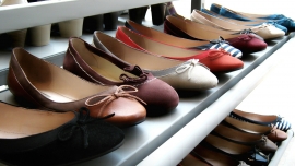 Kobieta chciała tylko sprzedać buty przez internet. W moment straciła ponad 50 tys. złotych!