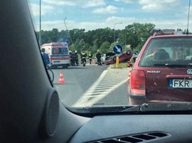 Wypadek w Lubsku. Zderzyły się dwa auta, dwie osoby poszkodowane