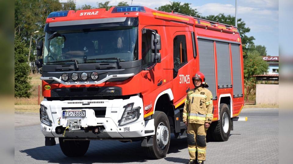 Nowy samochód gaśniczy dla strażaków z Międzyrzecza. Kosztował ponad 1,2 miliona (ZDJĘCIA)