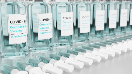 Loteria, rywalizacja gmin i szczepienia dla osób 70+ w domu. Rząd zachęca do szczepień przeciw COVID-19