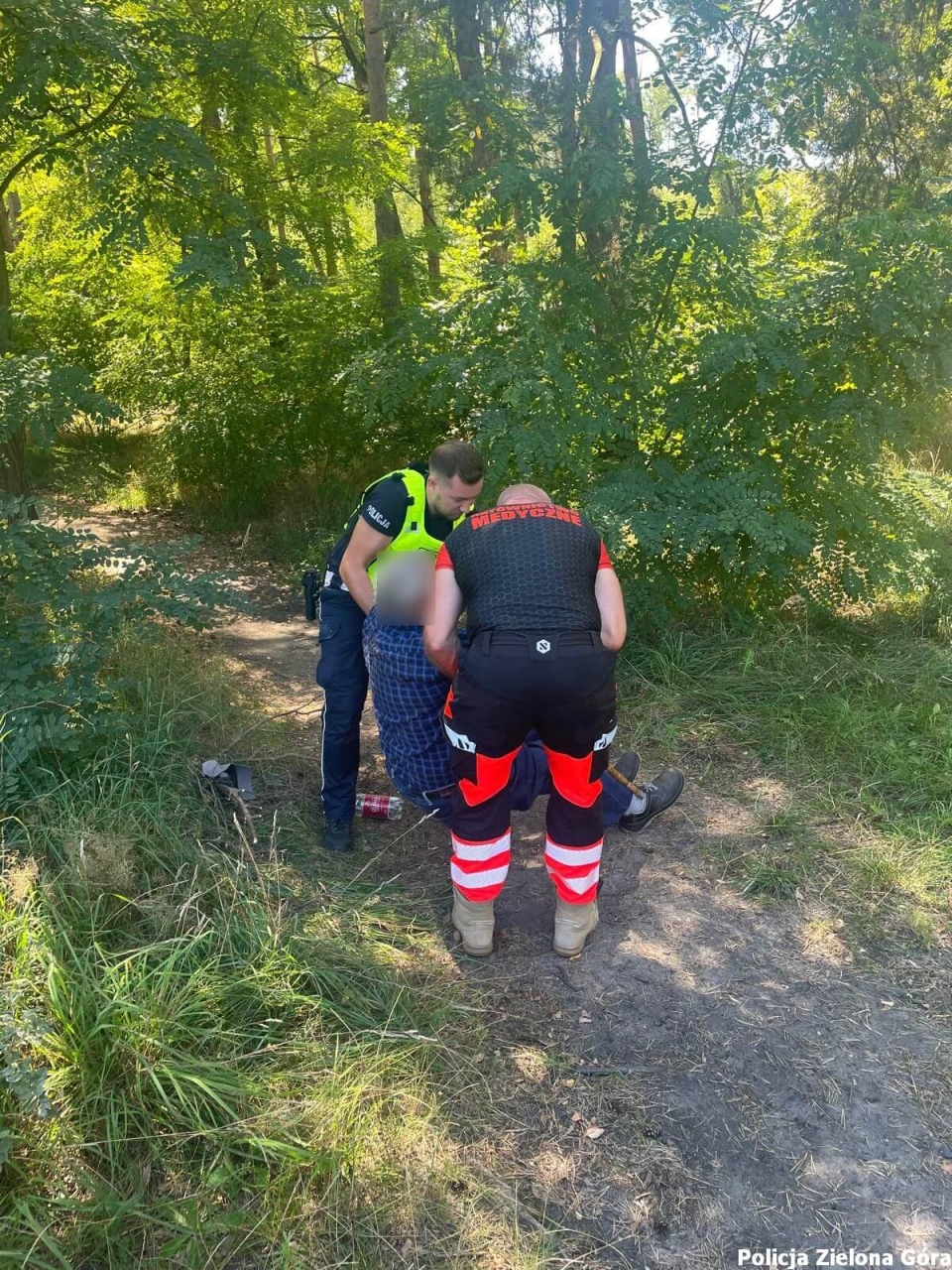 1/3 - Poszukiwania mieszkańca Zielonej Góry. 79-latek leżał w zaroślach