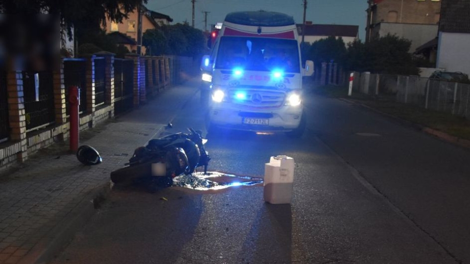 Pijany motocyklista uderzył w płot koło Zielonej Góry