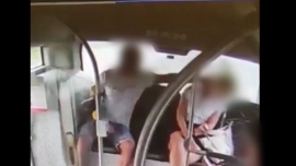 Gorzów: Mężczyzna zaatakował kobietę w autobusie MZK. Nikt nie zareagował (FILM)