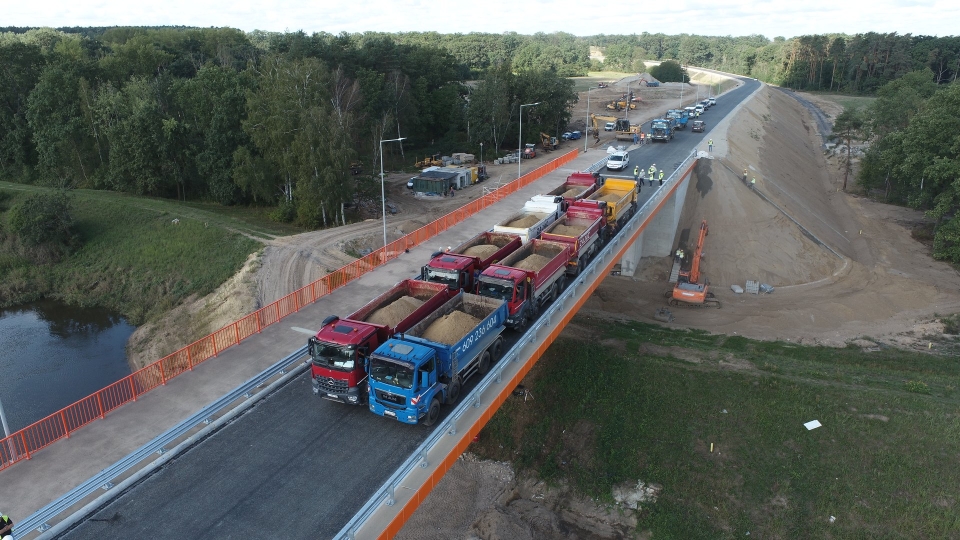 Most w Milsku przeszedł próby obciążeniowe. Inwestycja ma być gotowa jesienią