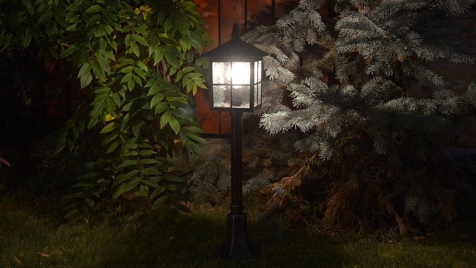 Lampy ogrodowe i zewnętrzne LED - na co zwrócić uwagę przy ich zakupie?