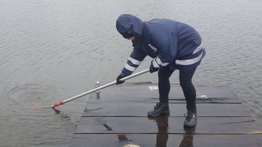 Akcja inspekcji środowiska koło Lubska. Czy zalew Nowiniec został zanieczyszczony? (ZDJĘCIA)