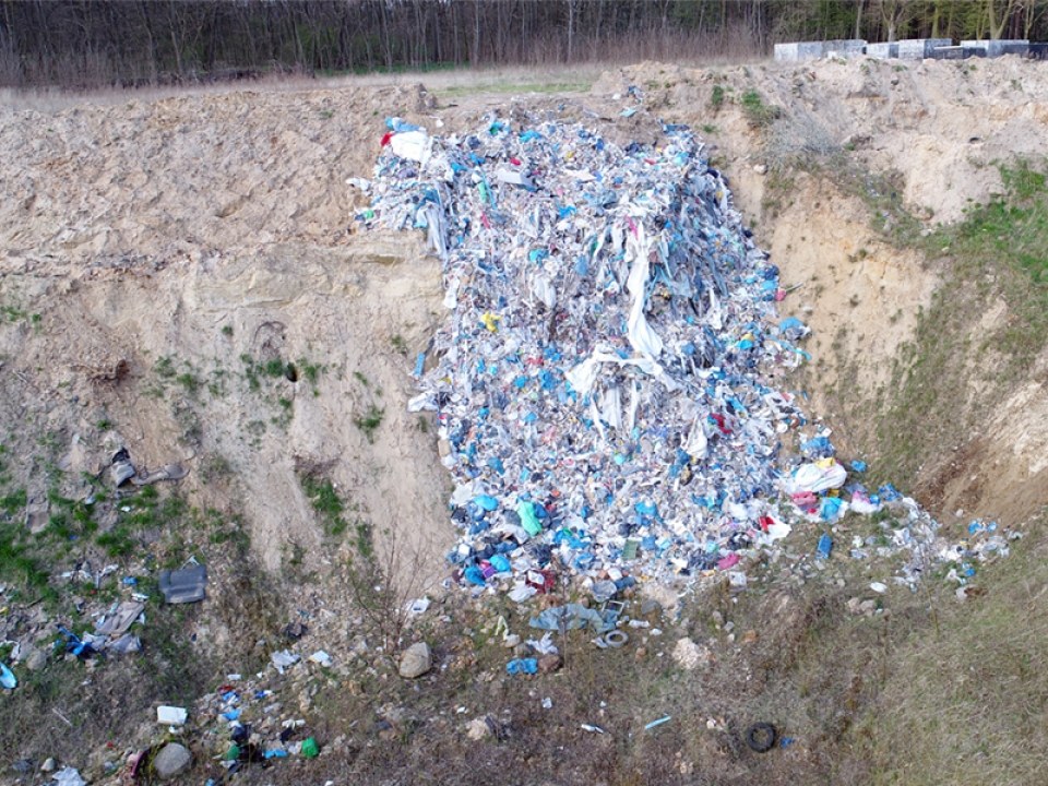 Niepokojące informacje z Górzykowa. Dziś pojawiły się 4 nowe TIRy pełne śmieci (ZDJĘCIA i FILM)