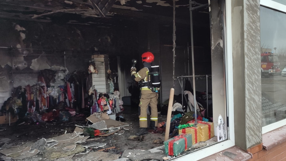Pożar w Zbąszynku. Płonął sklep. Ogień gasiło 9 zastępów straży pożarnej