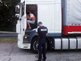 Kompletnie pijany kierowca ciężarówki jechał przez Dobiegniew. 28-letni Ukrainiec został zatrzymany (ZDJĘCIA)