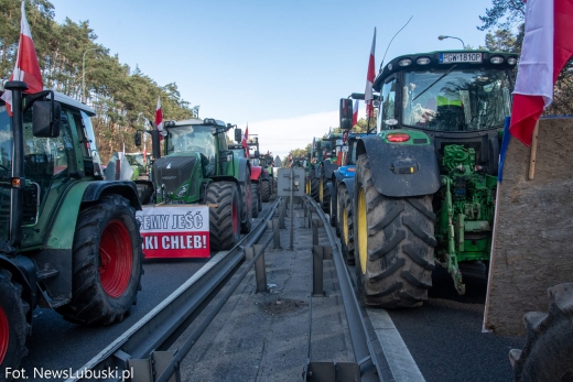 Protestujący rolnicy zablokowali granicę w Świecku. Kolejna blokada za kilka godzin