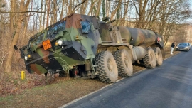 Ciężarówka amerykańskich żołnierzy wypadła z drogi koło Skwierzyny