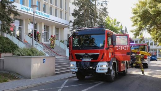 Alarm pożarowy w Urzędzie Marszałkowskim w Zielonej Górze. Ćwiczenia strażaków (ZDJĘCIA)