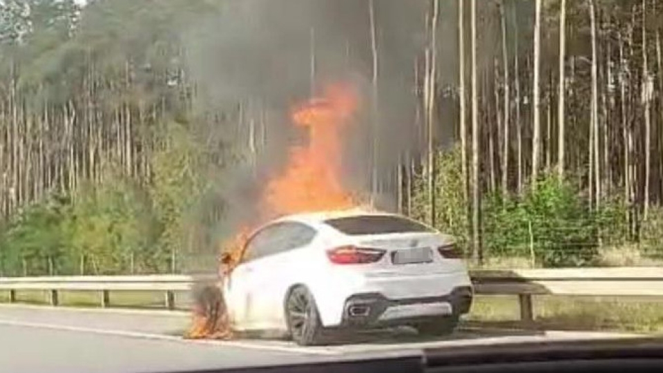 Pożar samochodu na S3 pod Zieloną Górą