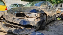 Rozbił skradzione BMW na autostradzie A2. Zatrzymano 27-letniego recydywistę (ZDJĘCIA)