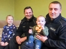 Policjanci pomogli niemowlakowi