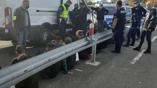 Lubuska policja zatrzymała busa, którym podróżowało 34 imigrantów! Trwają działania służb!