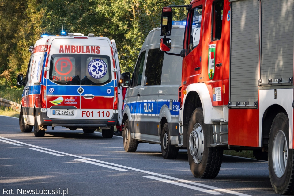 4/7 - Dachowanie na krajowej "27" pod Zieloną Górą. Przyleciał śmigłowiec LPR