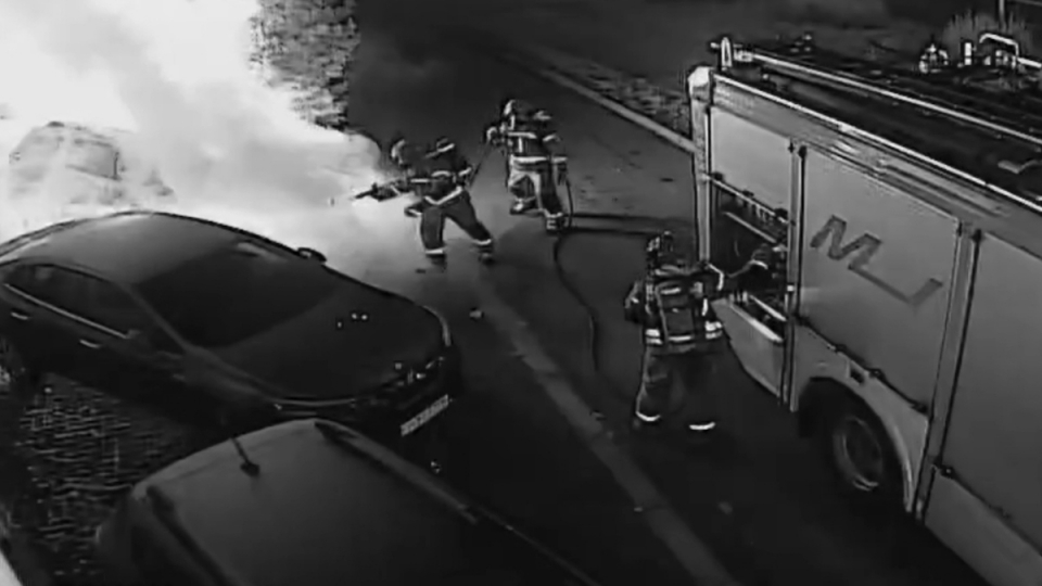 Pijany 32-latek podpalił auta i wszystko transmitował na żywo w internecie! 