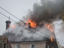 Zielona Góra: Pożar domu wielorodzinnego. Rodziny staciły dach nad głową (ZDJĘCIA)