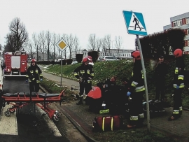 Wypadek w Świebodzinie. Osobówka potrąciła 85-letniego motorowerzystę
