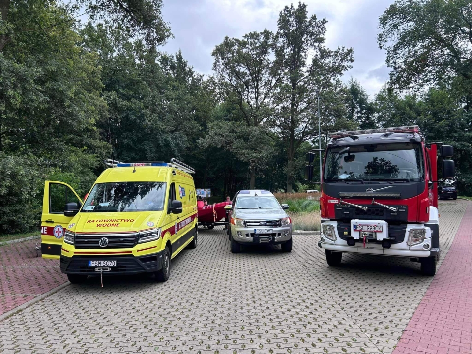 3/4 - Akcja służb na jeziorze w Rzepinie. "Pozostawione ubrania na plaży"