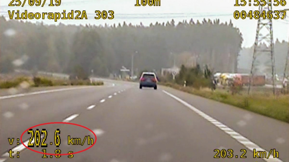 Pędził Audi Q7 ponad 200km/h został zatrzymany przez policję z grupy "SPEED" 