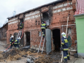 Pożar budynków w Smolnie Małym. W akcji 7 zastępów straży pożarnej (ZDJĘCIA)