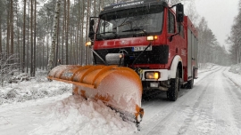 Akcja zima w gminie Maszewo. Strażacy z OSP odśnieżają drogi (ZDJĘCIA)