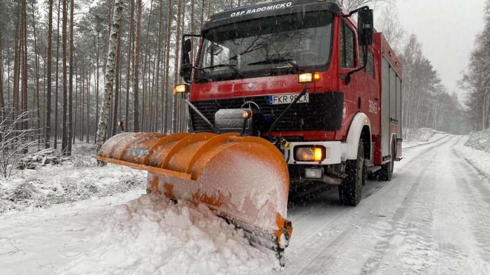 Gmina Maszewo: Strażacy z OSP odśnieżają drogi