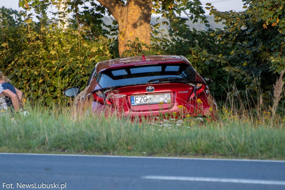 3/6 - Wypadek na krajowej "32" koło Zielonej Góry. Zderzenie osobówek