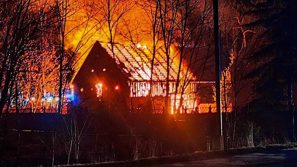 Nocny pożar budynku w Osiecznicy pod Krosnem Odrzańskim