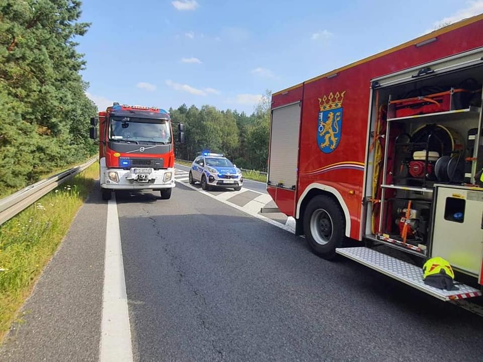 4/4 - Wypadek na krajowej "24". Czołówka lawety z ciężarówką