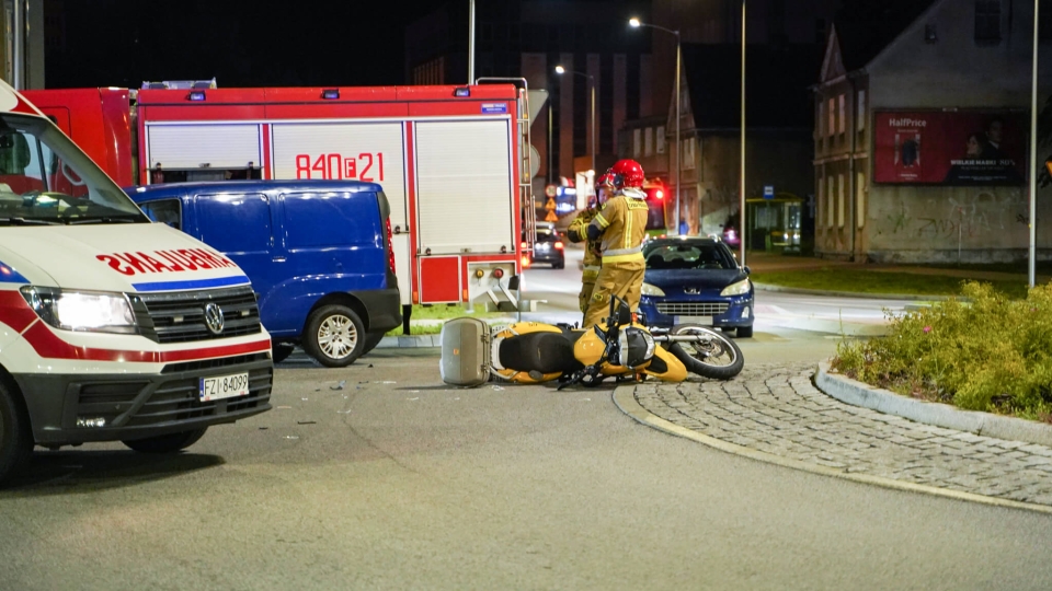 Wypadek w Zielonej Górze. Ranny motocyklista trafił do szpitala (ZDJĘCIA)