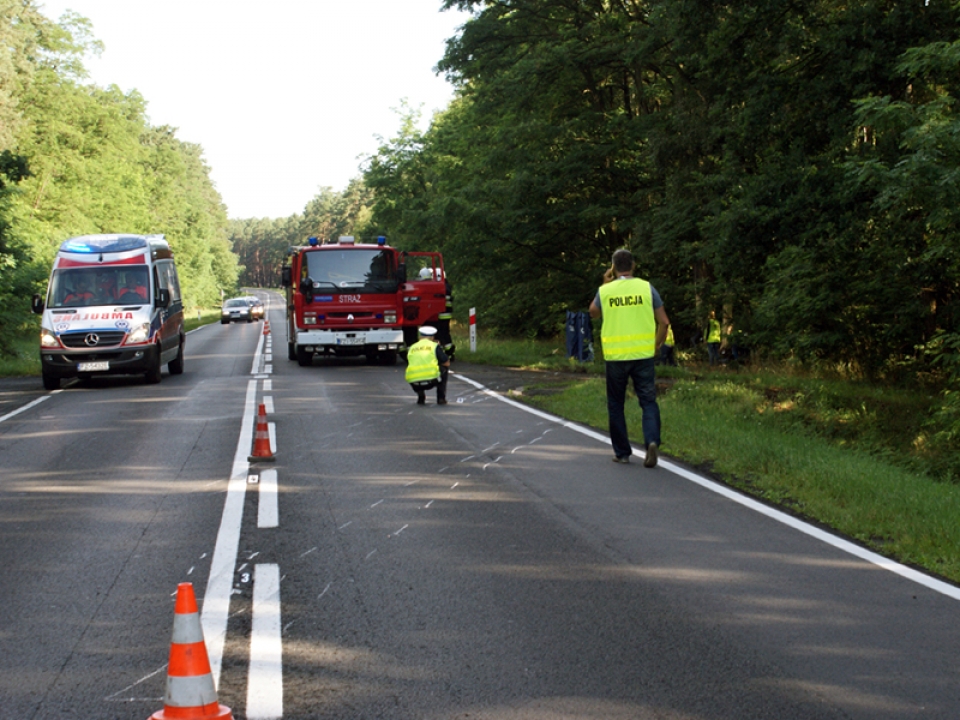 Trzy osoby zginęły na DK32 przed Leśniowem (ZDJĘCIA)