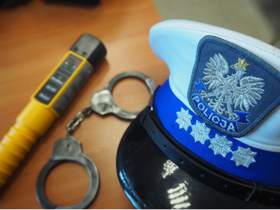 Pijany 32-letni obywatel Białorusi chciał wręczyć łapówkę dla policjantów. Zaproponował 200 euro