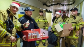Strażacy z workami pełnymi prezentów odwiedzili zielonogórski szpital!