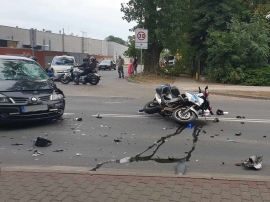 Wypadek policjanta na motocyklu w Kostrzynie nad Odrą. W akcji śmigłowiec LPR (ZDJĘCIA)