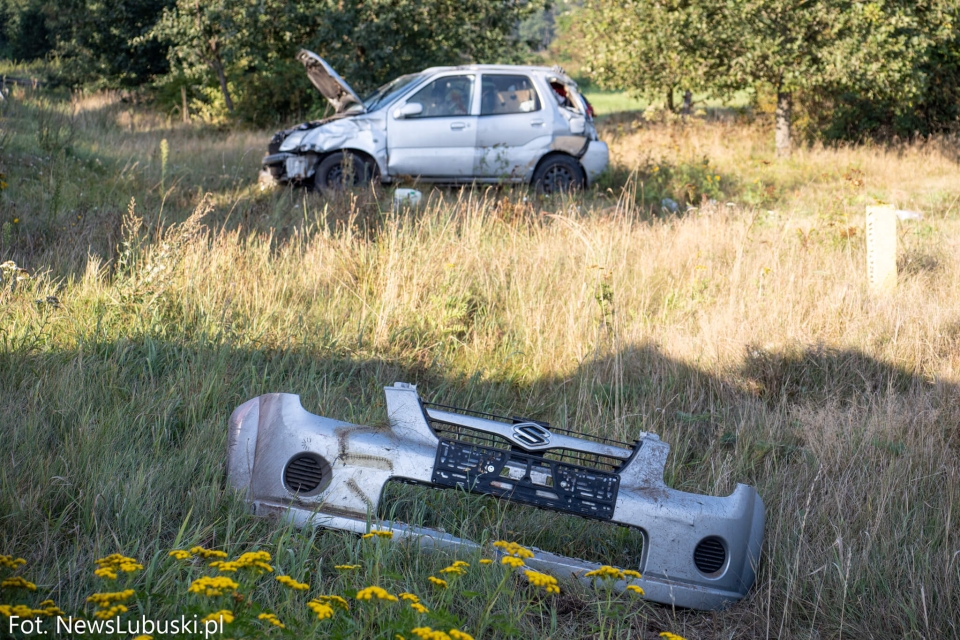 3/7 - Dachowanie na krajowej "27" pod Zieloną Górą. Przyleciał śmigłowiec LPR