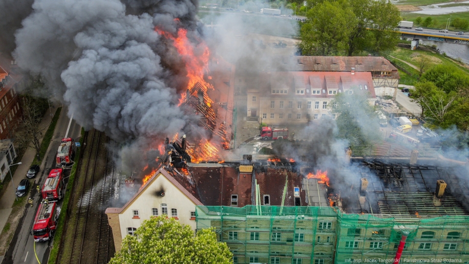 Pożar w Gorzowie. KG PSP: "Ranny został jeden ze strażaków"