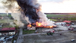 Ogromny pożar byłego tartaku w Niedoradzu. To było podpalenie?