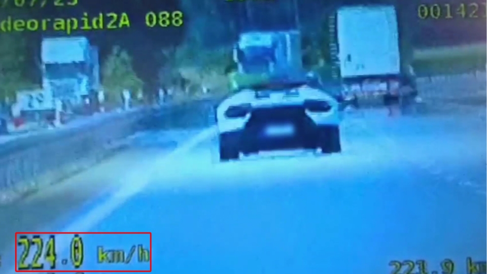 Pędził Lamborghini po autostradzie A2 i nagrali go policjanci