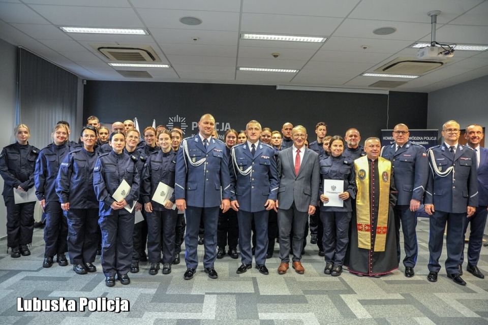 8/8 - Nowi policjanci i policjantki w Lubuskiem. To oni będą strzec prawa