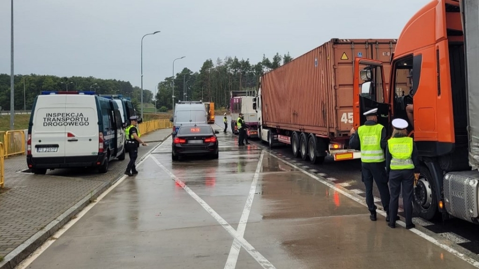 1/5 - Akcja służb na S3 i A2 w Lubuskiem. Wpadli nietrzeźwi kierowcy ciężarówek