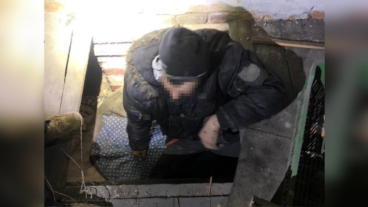 Poszukiwany schował się pod podłogą na strychu. Zatrzymali go policjanci z Sulechowa i Wolsztyna