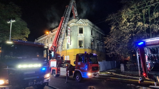 Nocny pożar w Żaganiu. Płonął sklep meblowy (ZDJĘCIA)