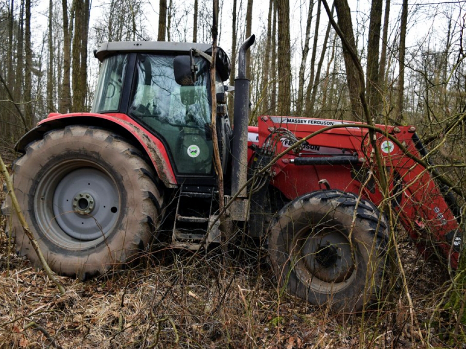 Ciągnik rolniczy marki Massey Ferguson odzyskany (ZDJĘCIA i FILM)